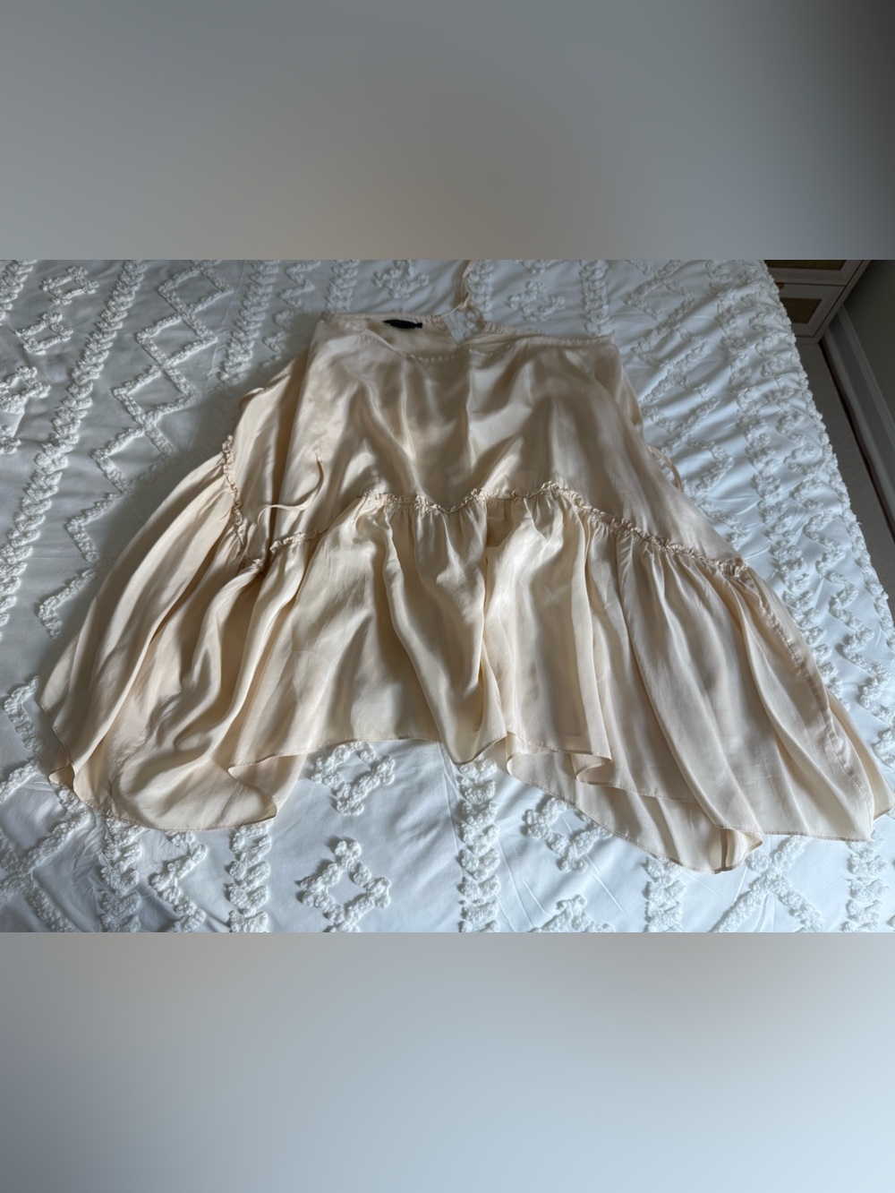BCBG Maxazria 100% Silk Ivory skirt, Size S